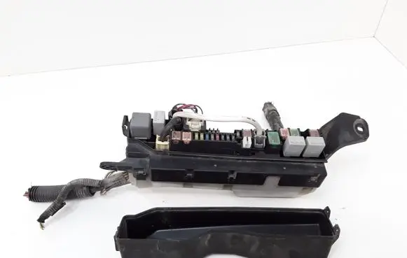 Toyota Corolla Verso E121 Fuse module