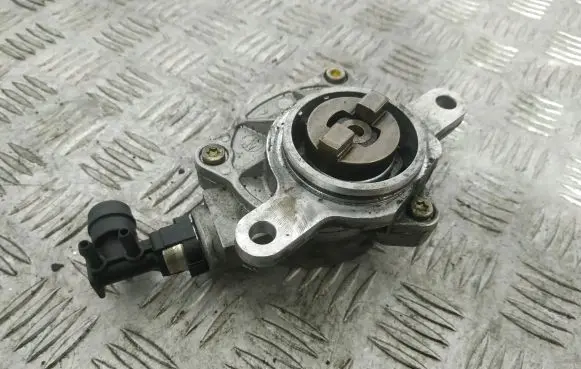 Renault Laguna II Vacuum pump 8200102535