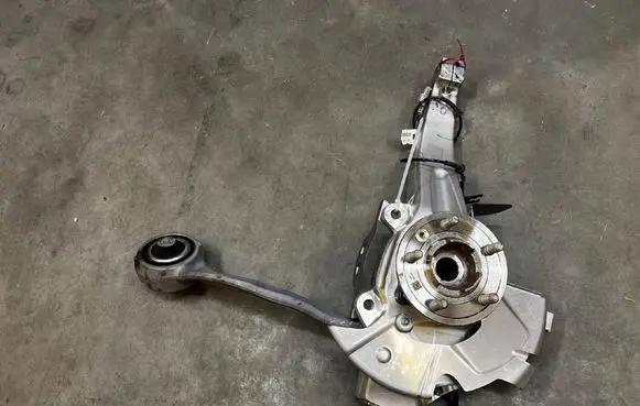 Land Rover Defender Front wheel hub spindle knuckle L8B23K185AD L8B22C300BA L8B22C204AB