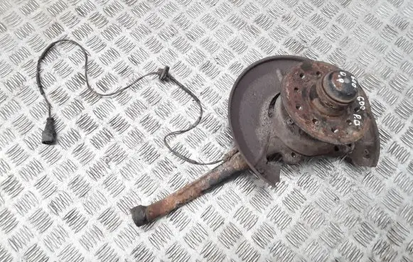 Mercedes-Benz W123 Front wheel hub spindle knuckle