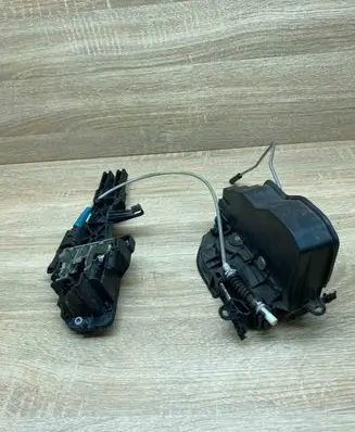 BMW X3 E83 Rear door lock 7167076