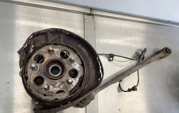 Lexus RX 330 - 350 - 400H Rear wheel hub spindle/knuckle 