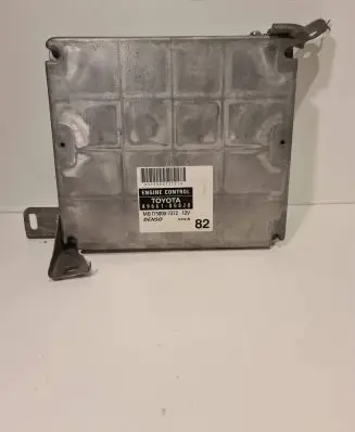 Toyota Avensis T250 Engine control unit/module 8966105820 1758007372 MB1758007372