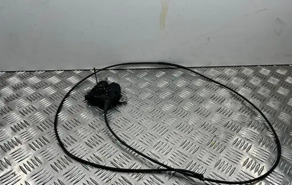 Engine bonnet/hood lock/catch