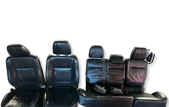 Mitsubishi Pajero Seat set 
