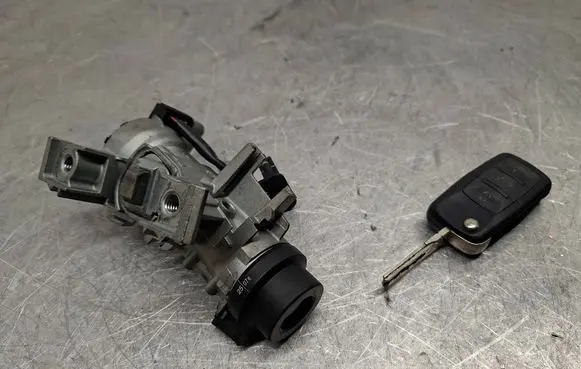 Volkswagen Golf V Ignition lock 1K0905851B 1K0905865