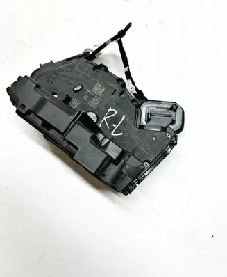 Volkswagen Polo VI Rear door lock 5TA839015K A046465 STVV07