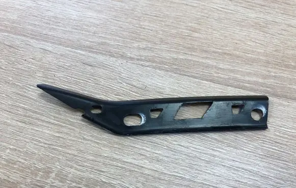 Mercedes-Benz C W204 Front bumper mounting bracket A2048810806