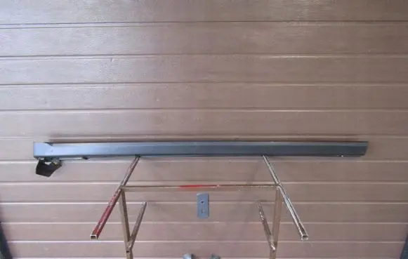 Front sill (body part)