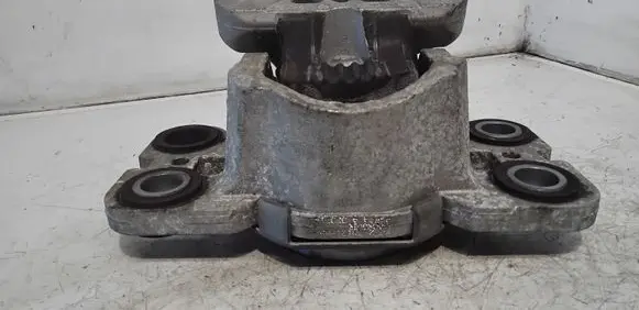 Land Rover Range Rover Evoque L538 Engine mount bracket G3035191