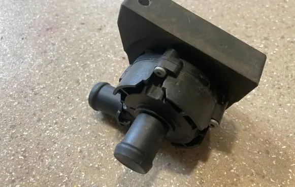 Audi Q3 8U Electric auxiliary coolant/water pump 5G0965567A