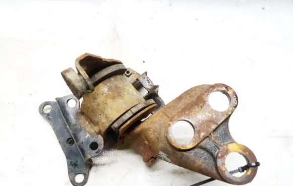 Engine mount bracket