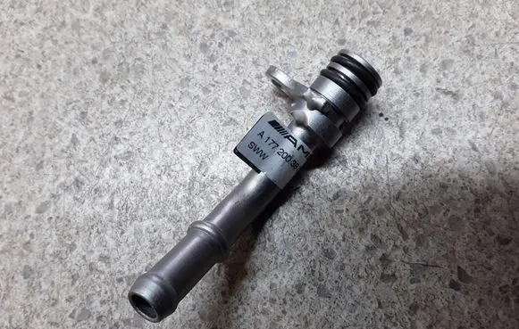 Mercedes-Benz S W222 Engine coolant pipe/hose A1772003851