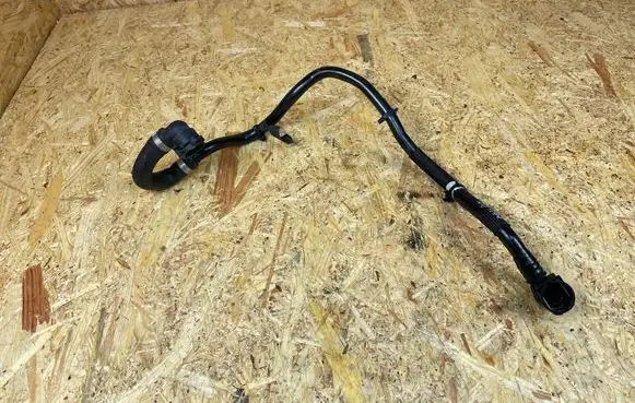 Engine coolant pipe/hose