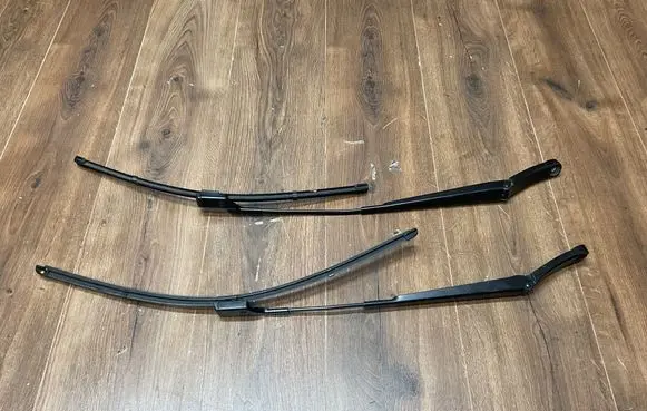 Volkswagen Tiguan Front wiper blade arm 5N1955409 5N1955410