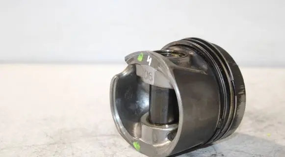 Volkswagen Caddy Piston 7901G