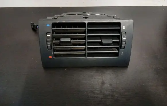BMW 5 E39 Rear air vent grill 8376150