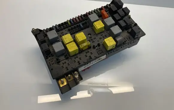 Mercedes-Benz ML W163 Fuse module 1635450205 08200101 A1635450205