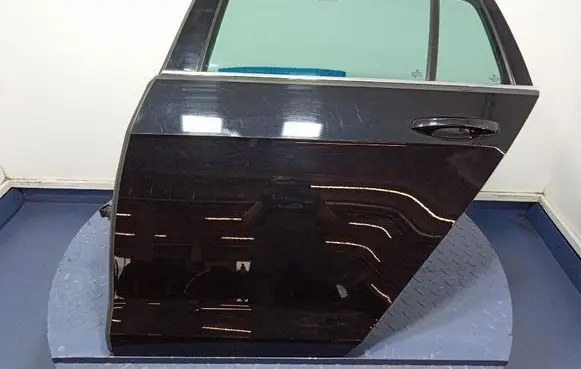 Volkswagen Golf Sportsvan Rear door