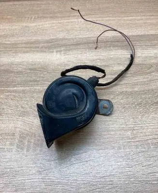 Volkswagen Golf V Horn signal 703881157 WITHPLUG
