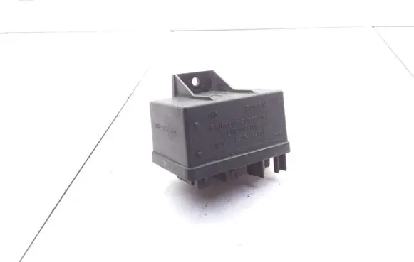 Peugeot 607 Glow plug pre-heat relay 0281003018