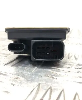 BMW 5 F10 F11 Glow plug pre-heat relay 8519471 111023 0522120103