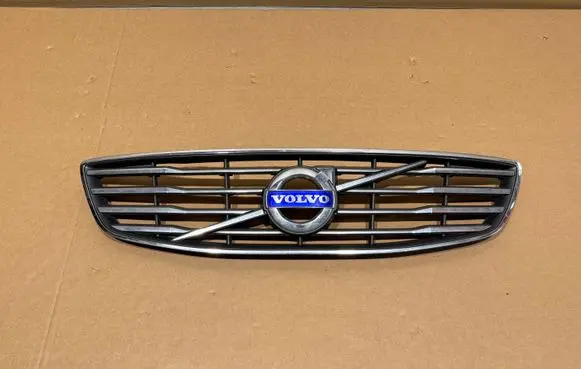 Volvo V70 Front bumper upper radiator grill 31383595 31383599