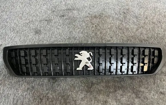 Peugeot Expert Front bumper upper radiator grill
