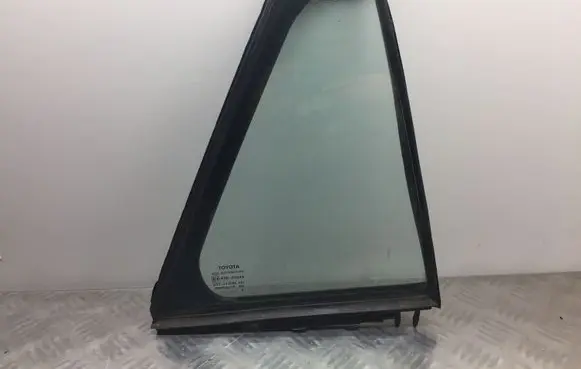 Toyota Avensis T270 Rear vent window glass 43R00048