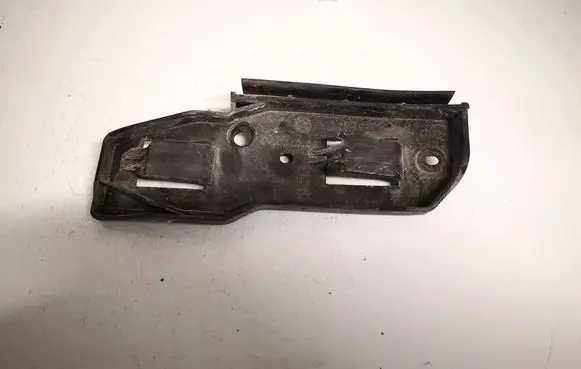 Front bumper mounting bracket