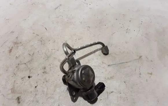Volvo S90, V90 Fuel injection high pressure pump 31437903