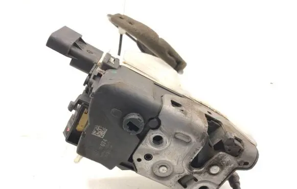 Peugeot 308 Front door lock 732074