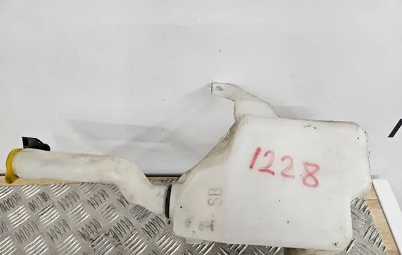Opel Signum Windscreen/windshield washer pump 24439254