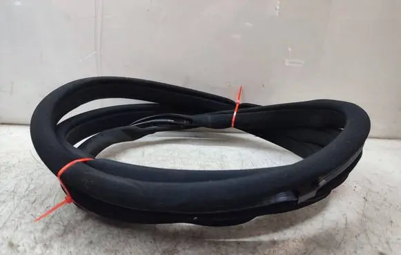 Mercedes-Benz C W204 Rear door rubber seal (on body) A2046970151