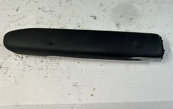 Mercedes-Benz S W221 Front door storage pocket/box A2217270348