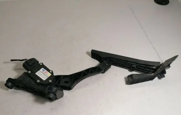 Hyundai i40 Accelerator throttle pedal 327272T900