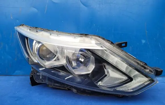 Nissan Qashqai Headlight/headlamp 10018013