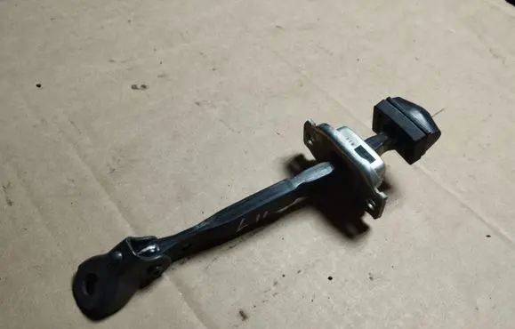 Honda CR-V Rear door check strap stopper