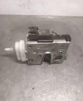 Audi A4 S4 B5 8D Front door lock 8D1837016E