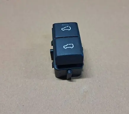 Land Rover Discovery 3 - LR3 Sunroof switch 