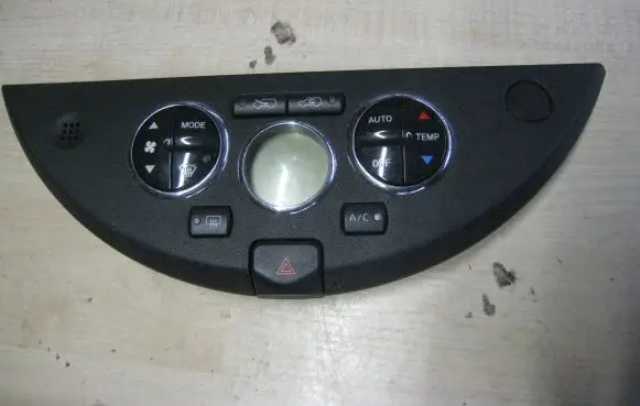 Nissan Note (E11) Climate control unit 275009U11A
