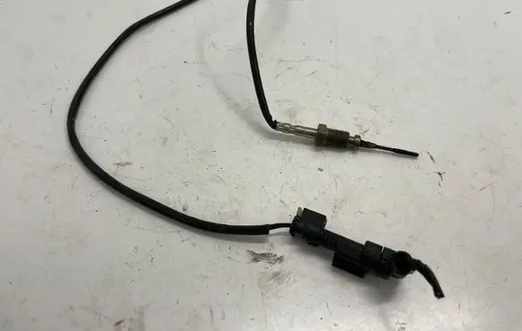 BMW 1 F40 Exhaust gas temperature sensor 8589013