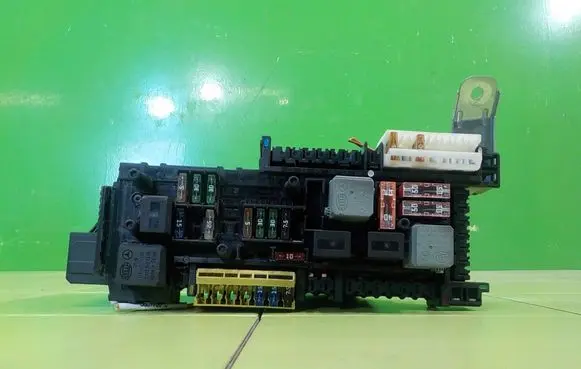 Mercedes-Benz C W204 Fuse box set 209060805
