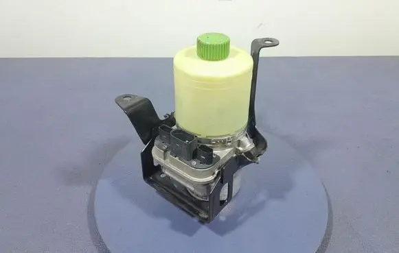 Volkswagen Polo IV 9N3 Power steering pump 4Q0423371