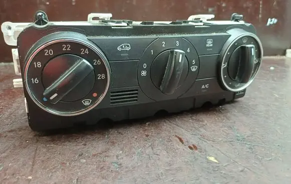 Mercedes-Benz B W245 Climate control unit A1698301785 69780012