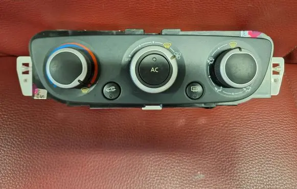 Renault Megane III Climate control unit T1001786G 11032110