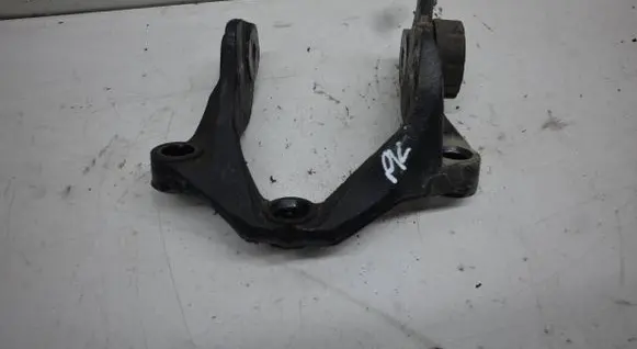 Engine mounting bracket