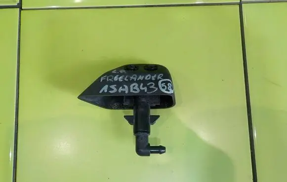 Land Rover Freelander 2 - LR2 Headlight washer pump LEWY