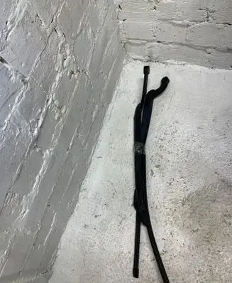 Land Rover Discovery 3 - LR3 Front wiper blade arm 166449 166537