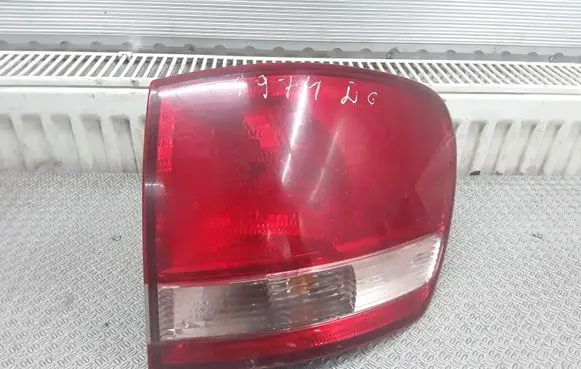 Toyota Avensis Verso Rear/tail lights